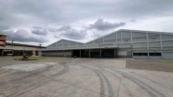 Warehouse for rent, area up to 20000 sq m., next to Phetkasem Road, location: Om Noi Subdistrict, Krathum Baen District, Samut Sakhon Province, between Line 4 and Line 5, next to the main road, near a gas station. The trailer can be entered and exited. Th Warehouse for rent, area up to 20000 sq m., next to Phetkasem Road, location: Om Noi Subdistrict, Krathum Baen District, Samut Sakhon Province, between Line 4 and Line 5, next to the main road, near a gas station. The trailer can be entered and exited. Th