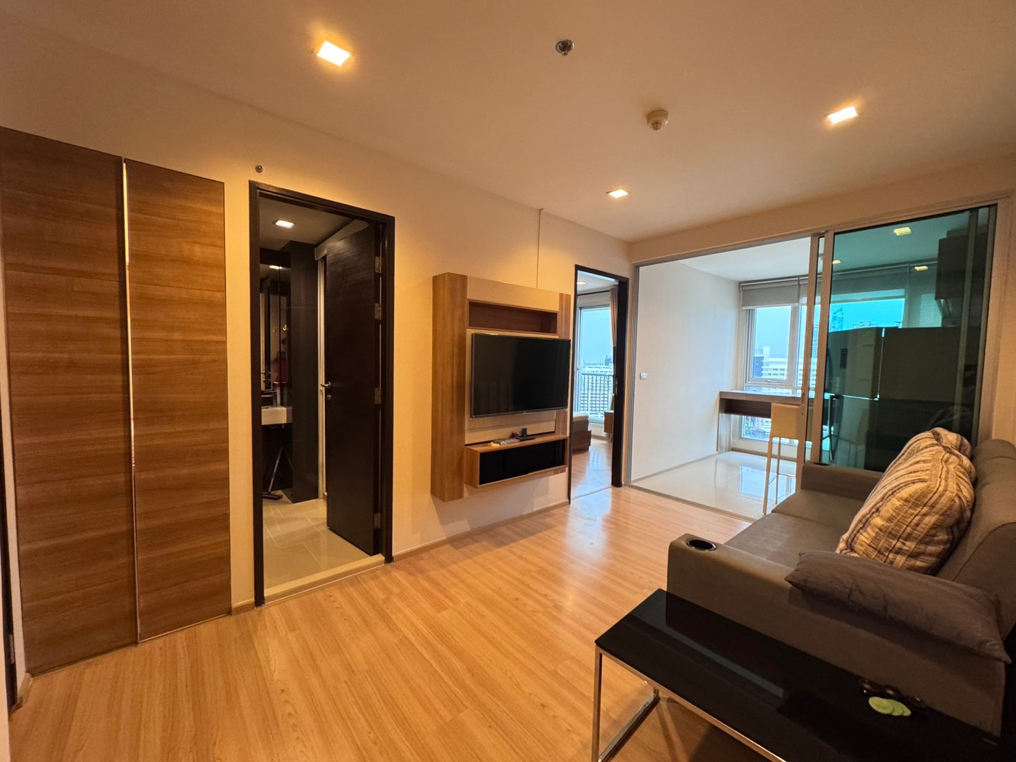 Rhythm Sathorn ใกล้ bts สะพานตากสิน วิวแม่น้ำ ขนาด 45 ตรม ว่างให้เช่า 22,000/เดือน Rhythm Sathorn ใกล้ bts สะพานตากสิน วิวแม่น้ำ ขนาด 45 ตรม ว่างให้เช่า 22,000/เดือน