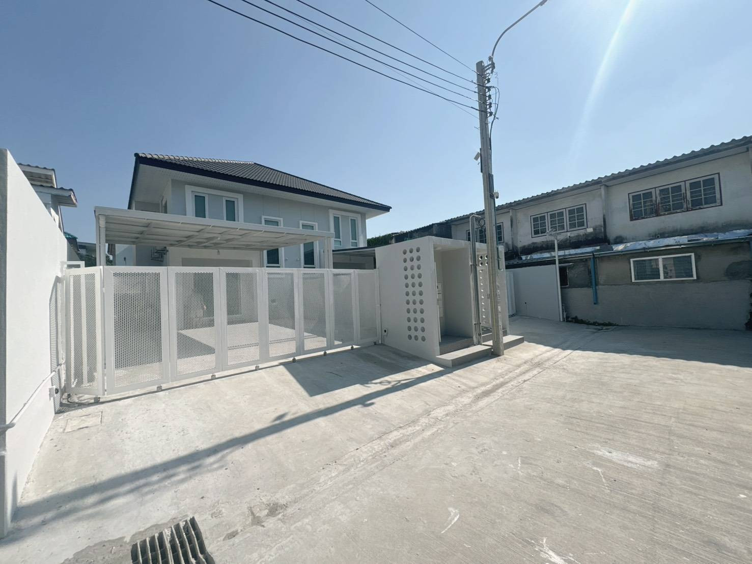 Twin house for rent On Nut 40 | 46 sq m. 3 bedrooms, 3 bathrooms | Smart Home &amp; EV Charger | Parking in the house for 3 cars ฿44,500 #bts Bang Chak, #bts Phra Khanong, #Lotus Sukhumvit 50