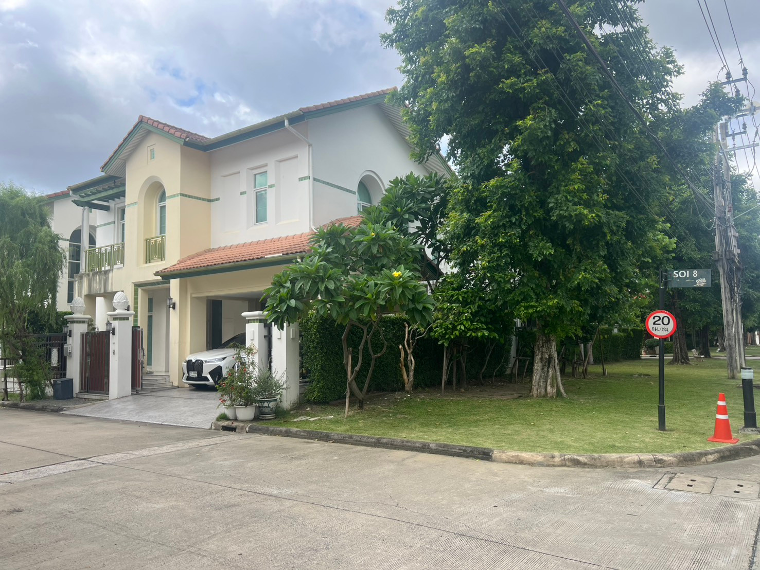บ้านเดี่ยว หัวมุม เพื่อนบ้านน่ารัก อยู่แล้วรวย 3 ห้องนอน 5 ห้องน้ำ – รูปที่ 2
