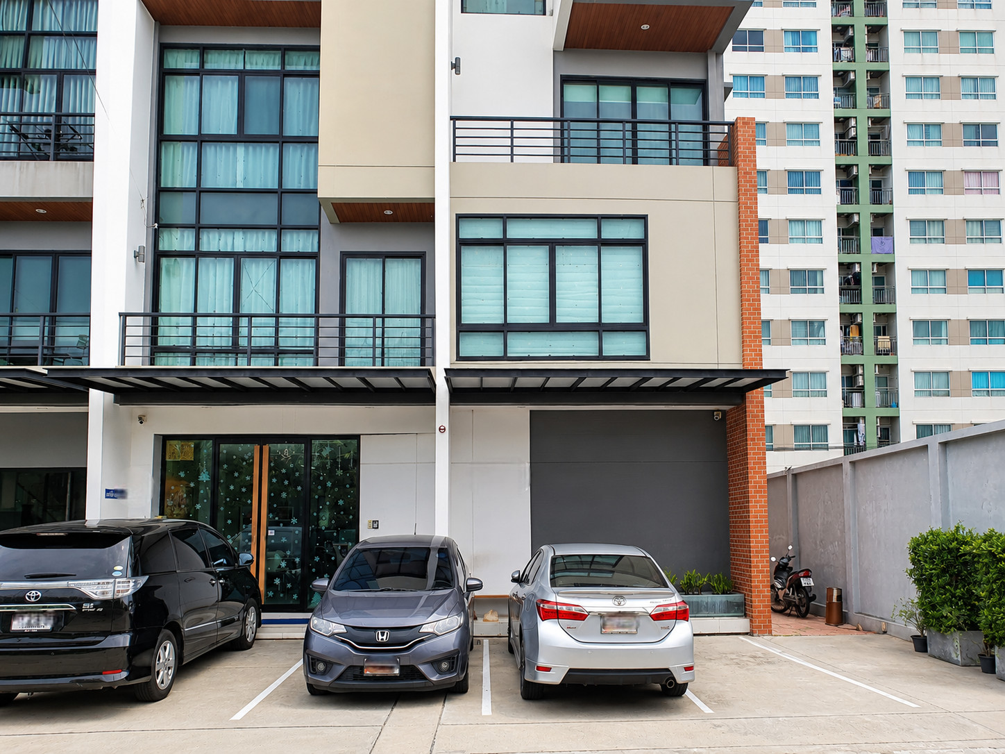 Best Deal - Rare 545 SqM Navamin Home Office with Private Residence and HQ Setup - U6022398 Best Deal - Rare 545 SqM Navamin Home Office with Private Residence and HQ Setup - U6022398