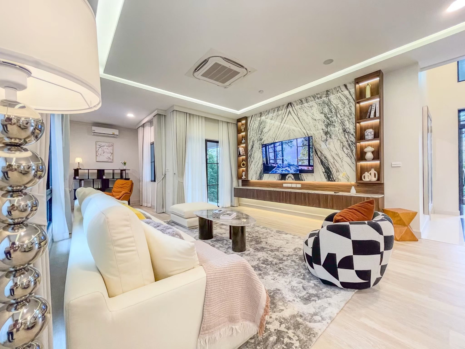 🏠Luxury 4BR📌Nantawan Rama 9 New 🔥🚗 5 mins to Wellington College | 8 mins to Brighton College📌 Fast response | Private viewing available 🏠Luxury 4BR📌Nantawan Rama 9 New 🔥🚗 5 mins to Wellington College | 8 mins to Brighton College📌 Fast response | Private viewing available