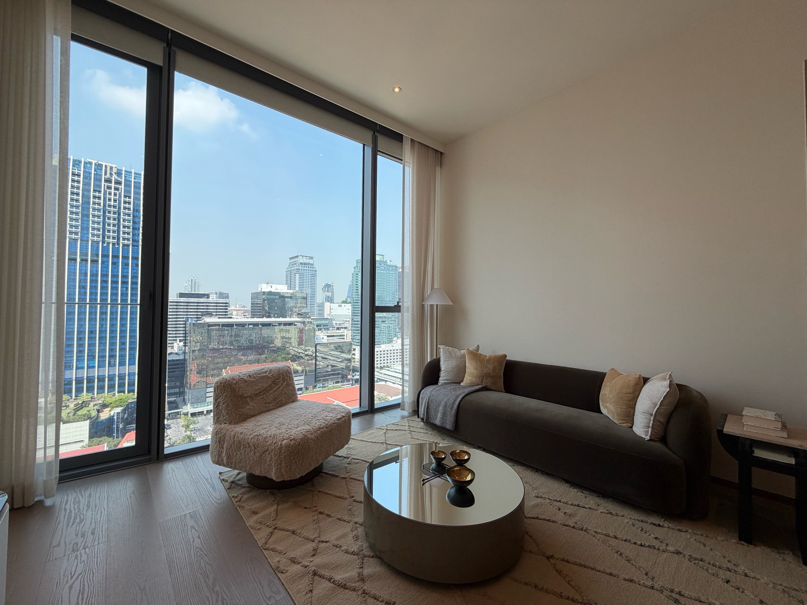 SCOPE Langsuan, Pet-Friendly Condo in the heart of Langsuan. Fully decorated and ready to move in SCOPE Langsuan, Pet-Friendly Condo in the heart of Langsuan. Fully decorated and ready to move in