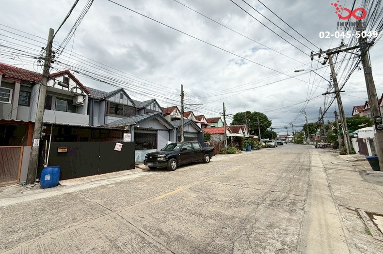 2-story townhouse for sale, Lan Thong Village, Tiwanon, Pak Kret, Nonthaburi, ready to move in, near MRT Pak Kret Intersection. 2-story townhouse for sale, Lan Thong Village, Tiwanon, Pak Kret, Nonthaburi, ready to move in, near MRT Pak Kret Intersection.