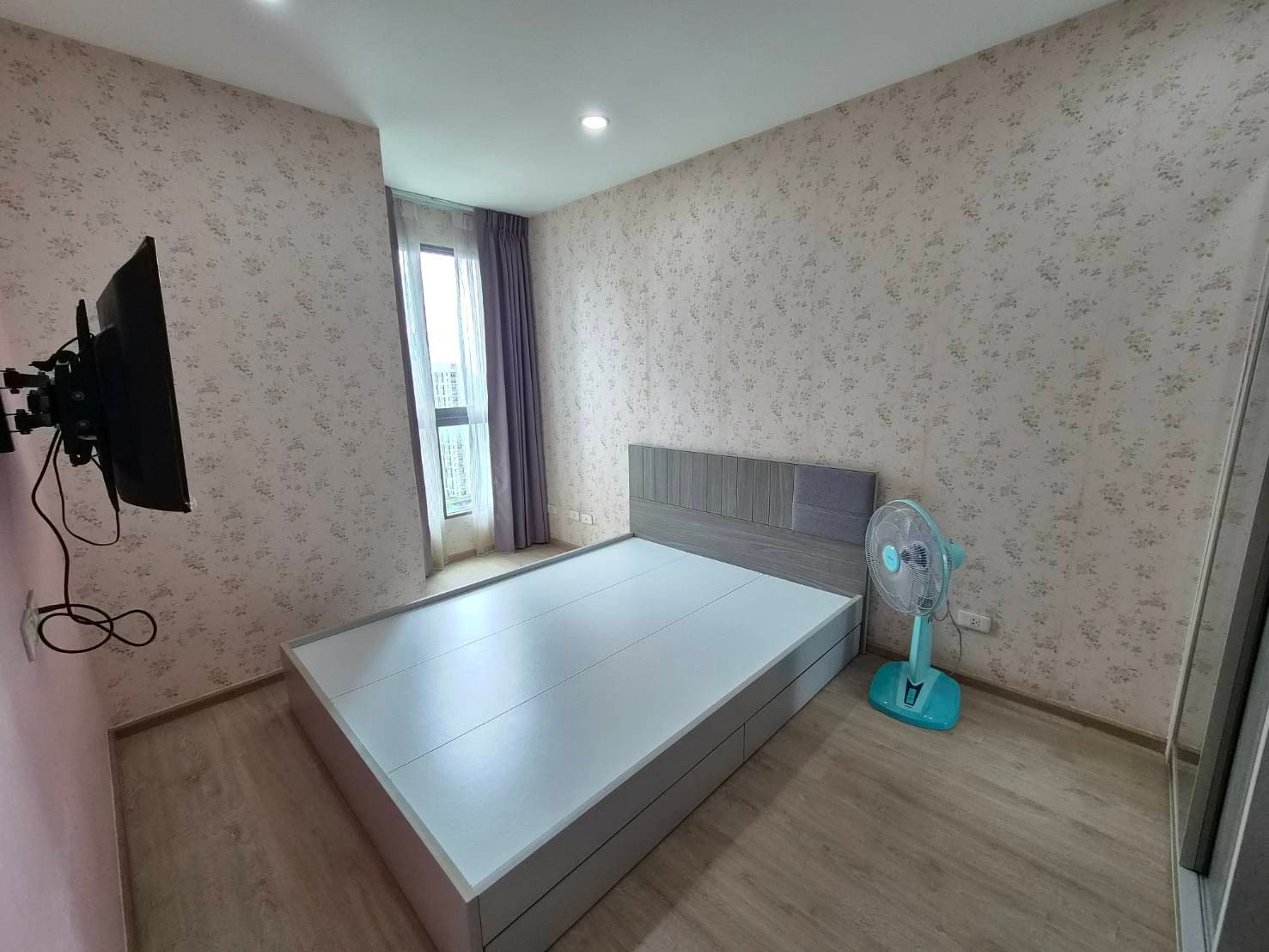 ให้เช่า ห้องสวย ไอดีโอ วุฒากาศ ( Ideo wutthakat ) ติด BTS วุฒากาศ 110 เมตร รวมเฟอร์ +เครื่องซักผ้าเพียง    10,500 บาท  – รูปที่ 3