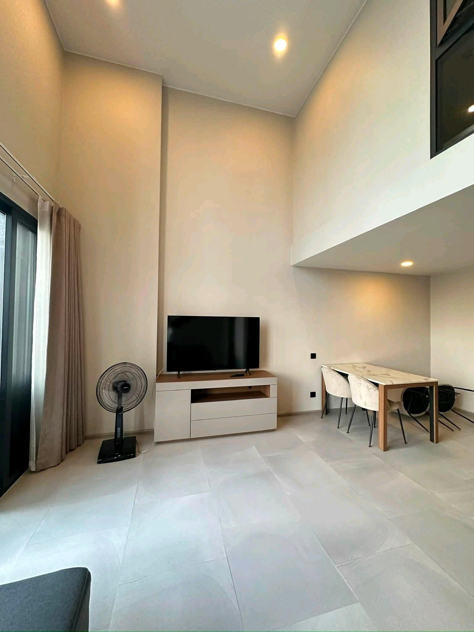 ✨ Duplex เพดานสูง ใจกลางเมือง ติดถนนบรรทัดทอง ใกล้สยาม และจุฬาลงกรณ์มหาวิทยาลัย พร้อมเข้าอยู่! – รูปที่ 4