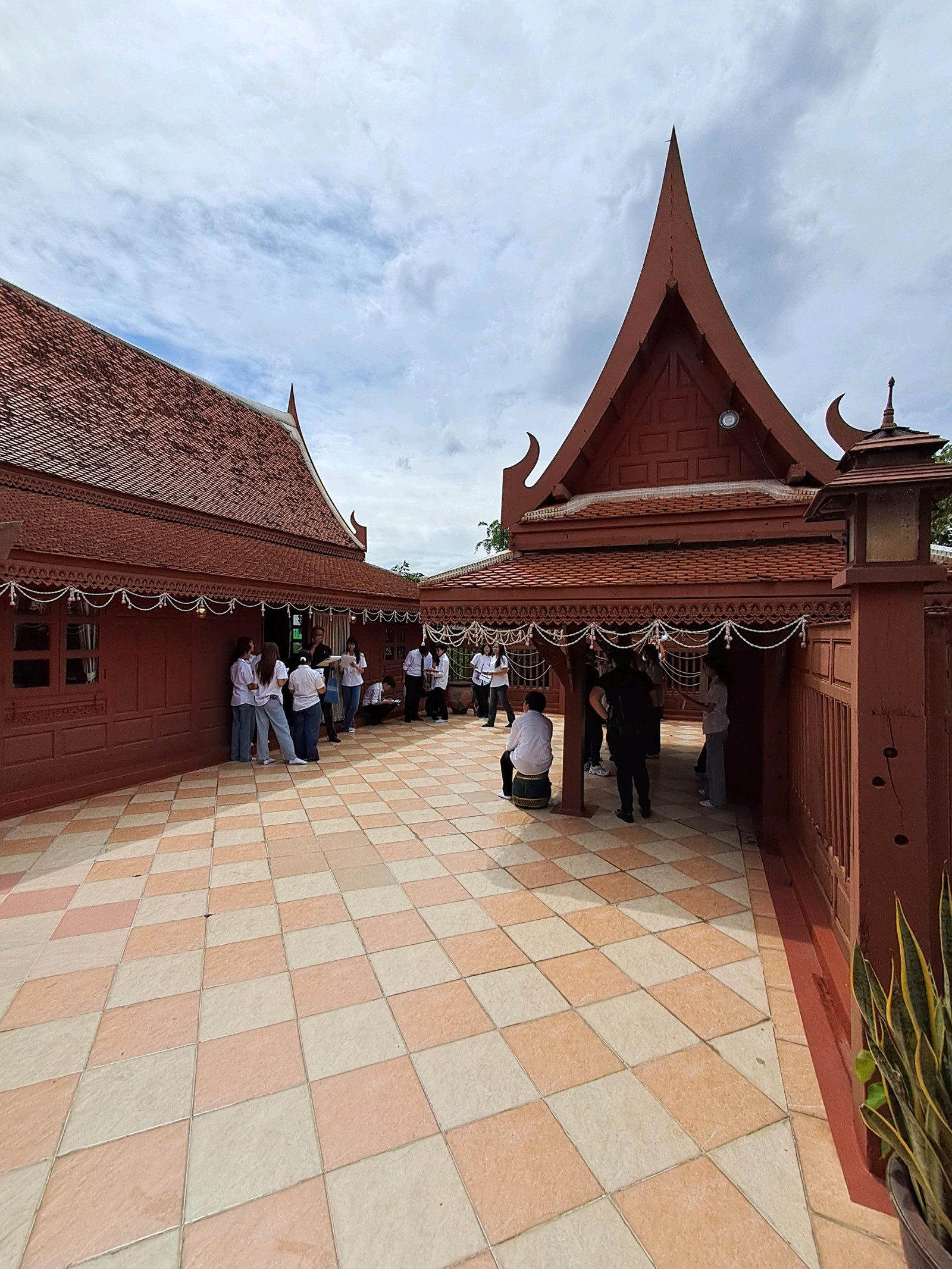 Super Rare ✨ขายที่ดินติดถนนใหญ่เกษตร-นวมินทร์ แถมฟรี! เรือนไทยประยุกต์ไม้สักทองทั้งหลัง 1,200 ตรม. Super Rare ✨ขายที่ดินติดถนนใหญ่เกษตร-นวมินทร์ แถมฟรี! เรือนไทยประยุกต์ไม้สักทองทั้งหลัง 1,200 ตรม.
