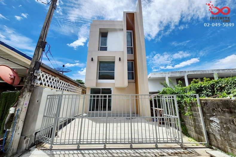 Single house for sale, 2.5 floors, 24.5 sq m, Soi Ramintra 13, beautiful design, ready to move in, near Ramintra Road, only 200 meters. Single house for sale, 2.5 floors, 24.5 sq m, Soi Ramintra 13, beautiful design, ready to move in, near Ramintra Road, only 200 meters.