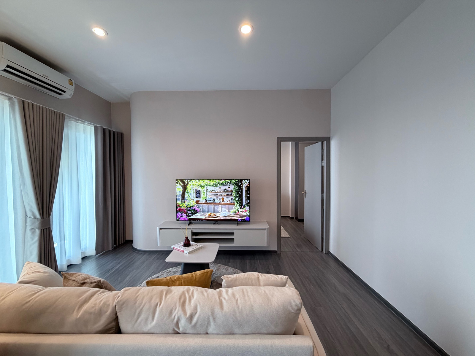 ห้องขายโครงการ 2ห้องนอน 61ตร.ม. รับโปรโมชันพิเศษหลังบ้าน ติดต่อชมโครงการ 