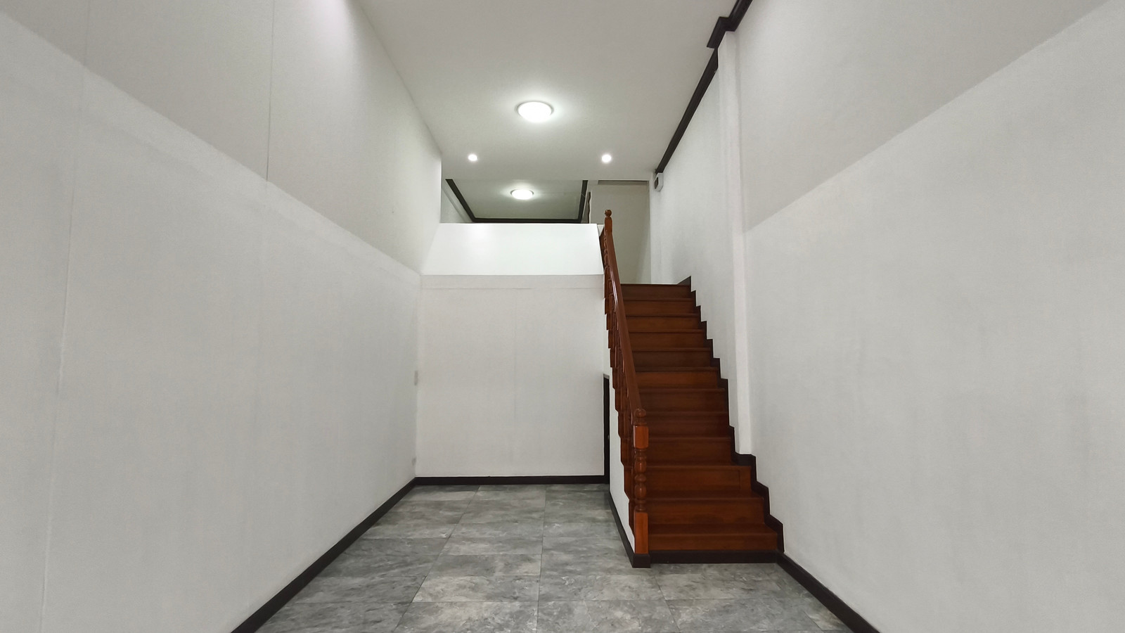 ทาวน์เฮาส์ในซอยถนนจันทน์พร้อมที่จอด 2 คัน