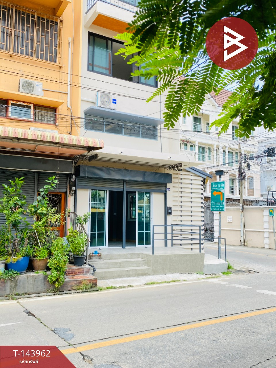 Commercial building for rent, Phra Khanong, Sukhumvit 101, Bangkok.