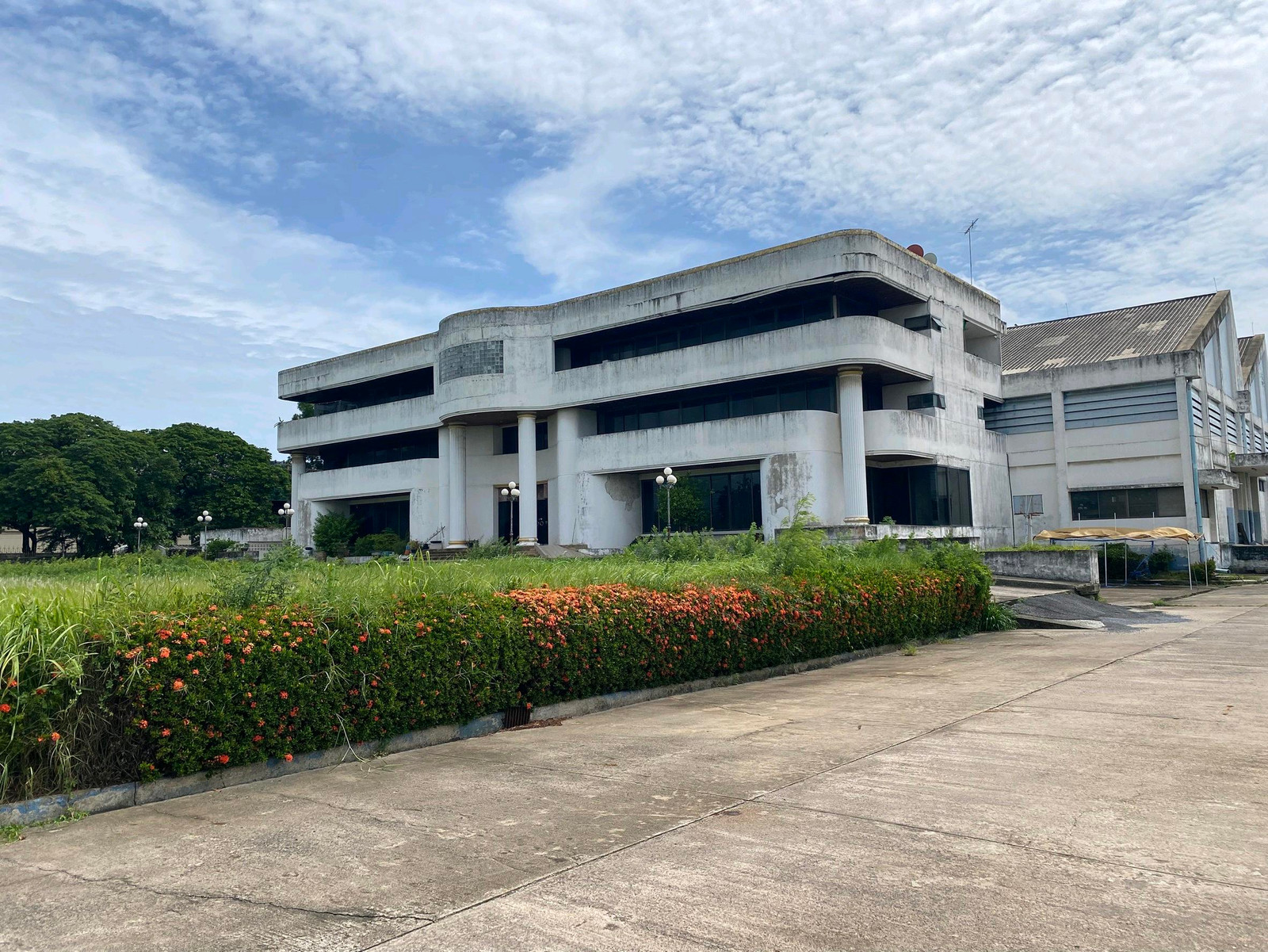 Factory for sale, size 6 rai (usable area 3,500 sq m.), Soi Wat Bang Pla, Thepharak.