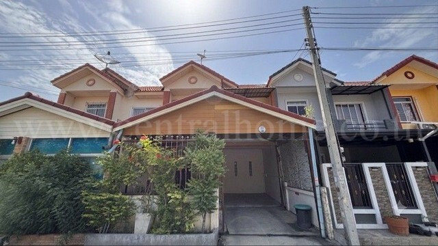 Townhouse Siwarat 10, Muang Nakhon Pathom, next to the main road in front of the house, wont hit anyone. – รูปที่ 2