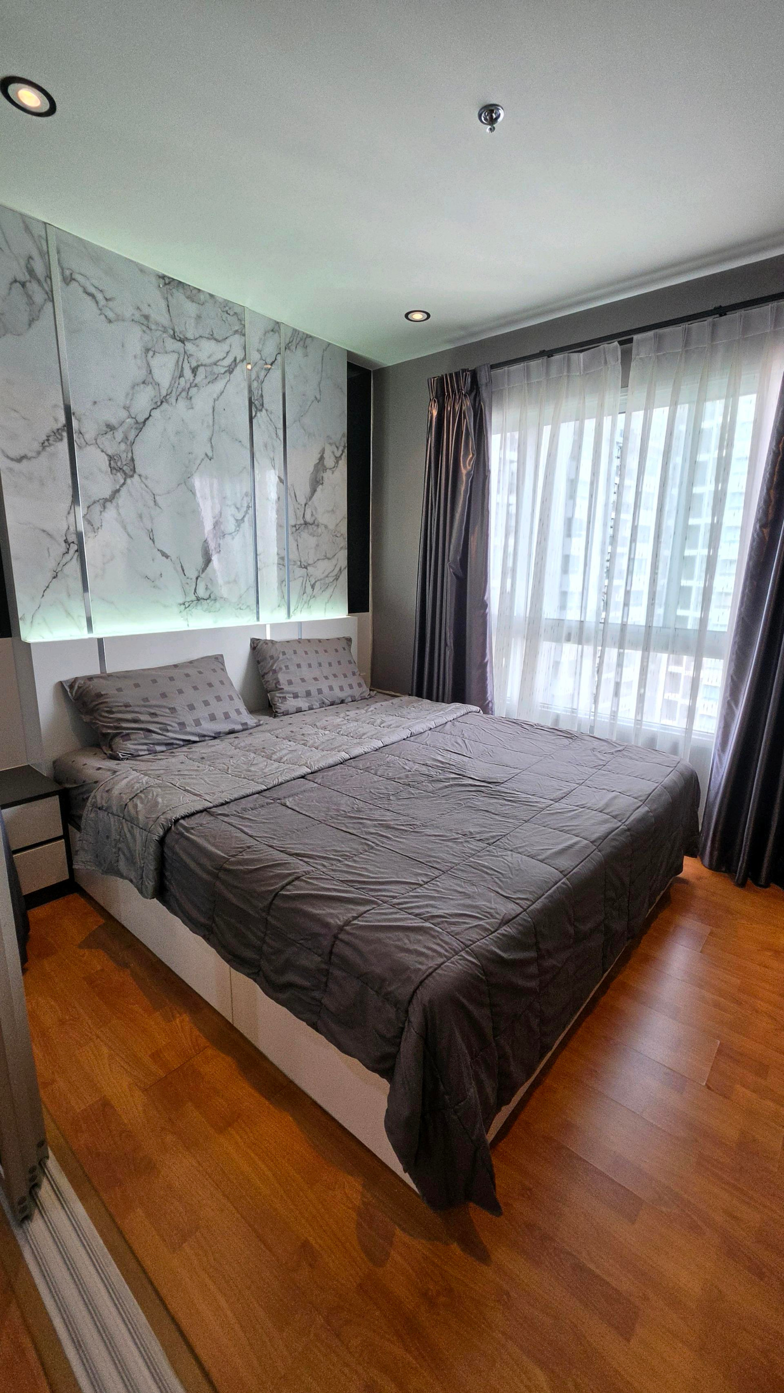 Excellent location, near Bts BangWa Interchange MRT, beautiful room. Excellent location, near Bts BangWa Interchange MRT, beautiful room.