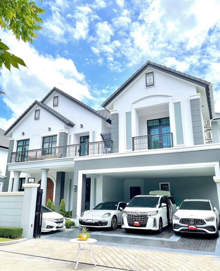 Luxury 2-story detached house for sale in The Palazzo Pinklao Village.Lowest price in the project. Near Thonburi Fresh Market. 115 sq.wah. Luxury 2-story detached house for sale in The Palazzo Pinklao Village.Lowest price in the project. Near Thonburi Fresh Market. 115 sq.wah.