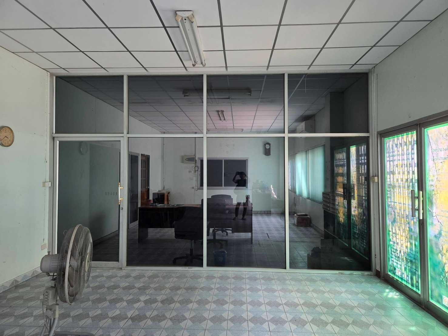 ให้เช่า โรงงานพร้อมสำนักงาน 1,230 ตรม. ผังม่วงลาย แฟคทอรี่แลนด์ 1 พุทธมณฑลสาย 5 สภาพ 100% เทพื้นใหม่ รถ พ่วงเข้าได้ – รูปที่ 3