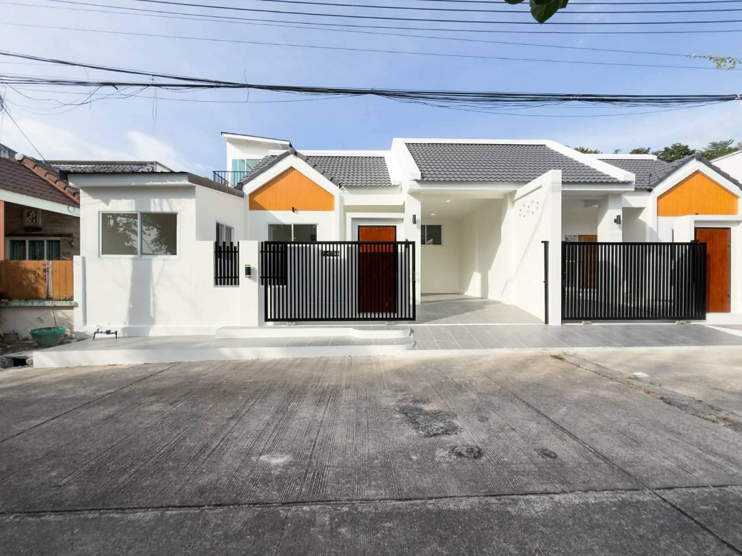 One-story semi-detached house for sale, Srisuchat Grand Ville 2, Ratsada, Phuket, newly renovated, near Central Phuket, price 4.89 million baht. One-story semi-detached house for sale, Srisuchat Grand Ville 2, Ratsada, Phuket, newly renovated, near Central Phuket, price 4.89 million baht.