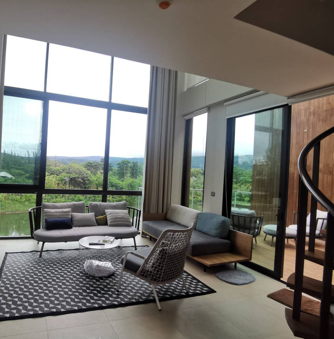 คอนโด swanlake khao yai , duplex unit 136 sqm. สวยที่สุด ท่ามกลางทะเลสาบ และขุนเขา 2 นอน 2 น้ำ double volume ceiling. คอนโด swanlake khao yai , duplex unit 136 sqm. สวยที่สุด ท่ามกลางทะเลสาบ และขุนเขา 2 นอน 2 น้ำ double volume ceiling.