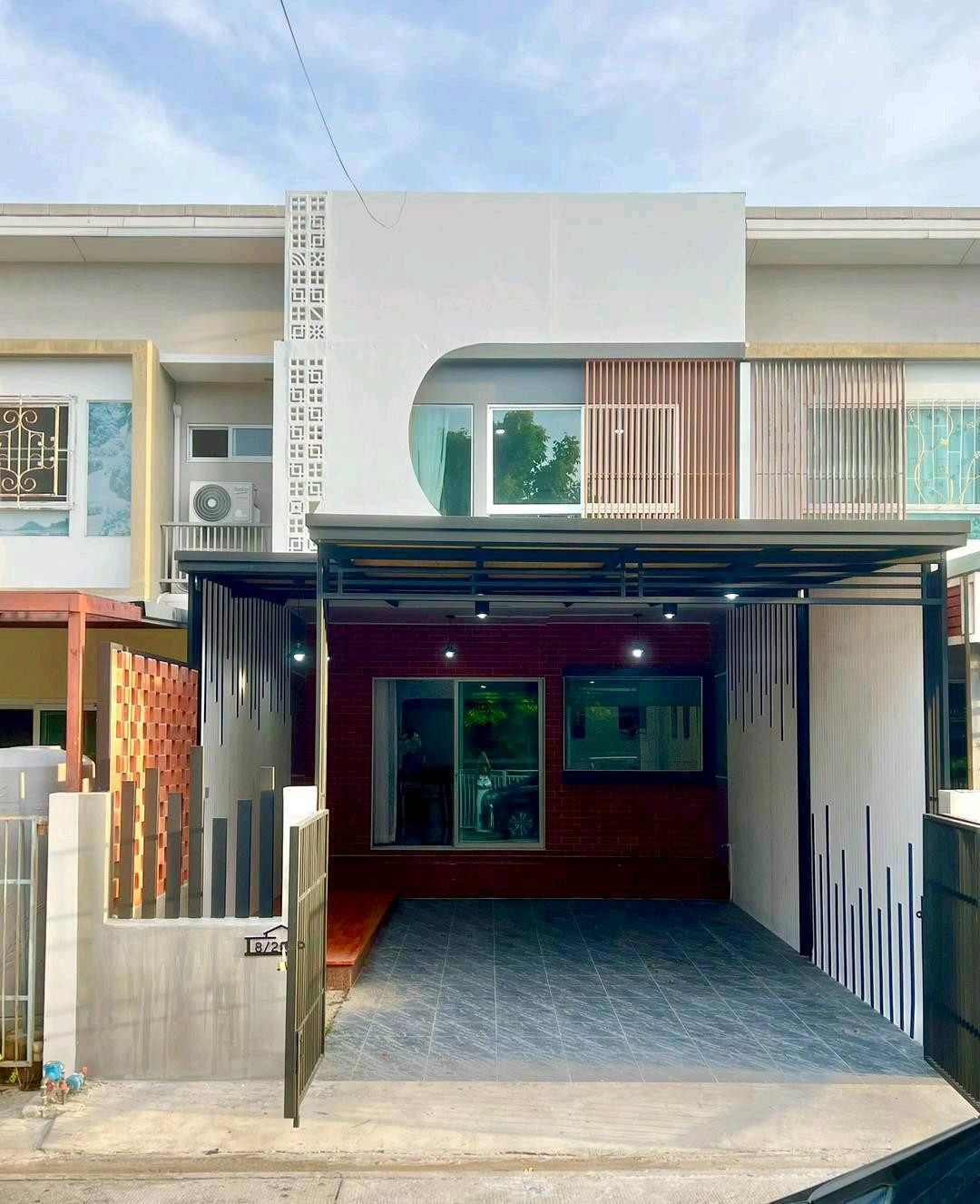ขายทาวน์โฮม 2 ชั้น 3 นอน 2 น้ำ 22 ตรว. ม.อินดี้ บางนา ก.ม. 26