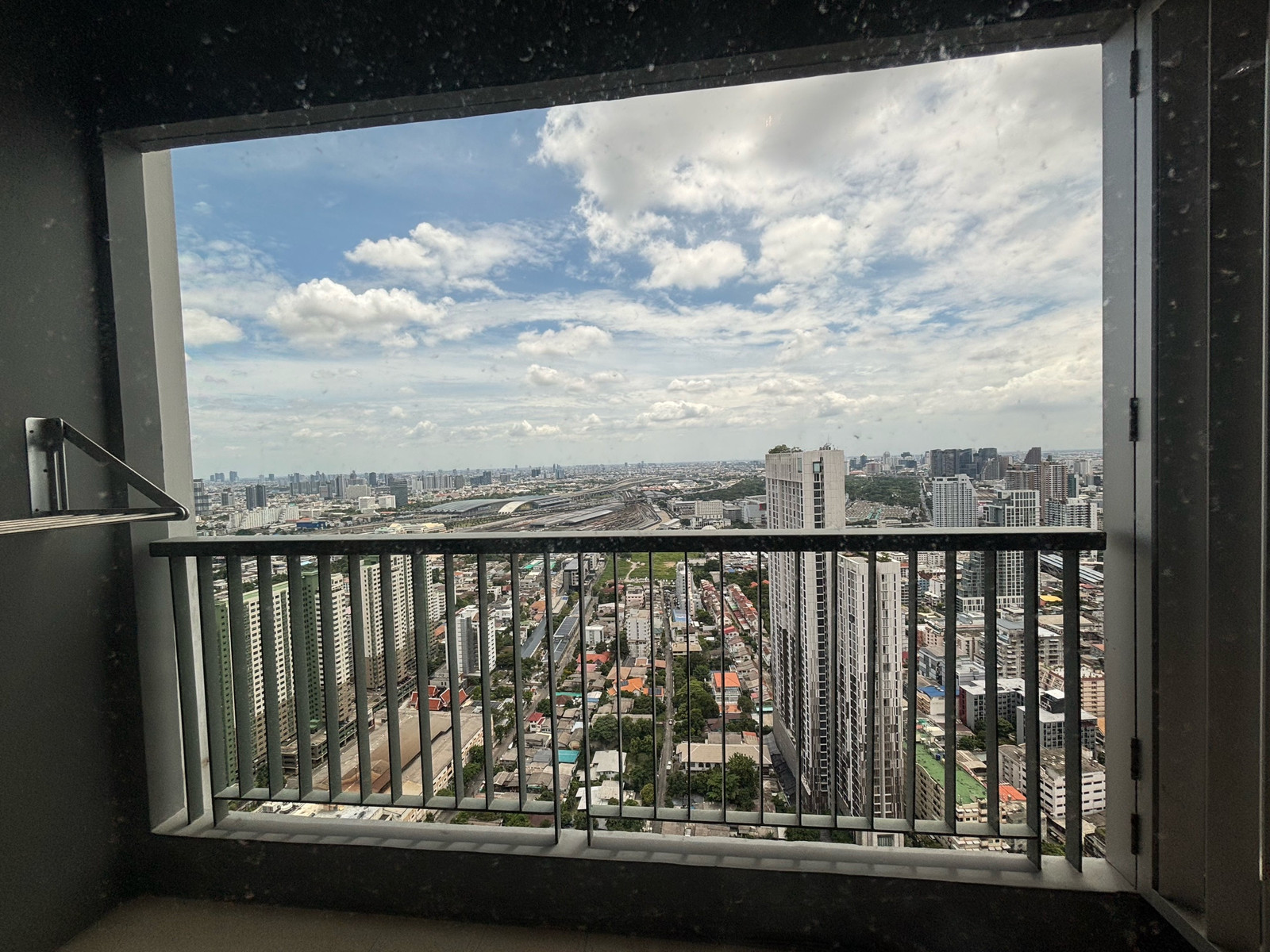 🩷Condo for sale rhythm phahol aree, size 65 sq m, 2 bedrooms, 2 bathrooms, price only 7 million baht, interested line @900cqqhk tel 0859114585. Location opposite Vimuti Hospital, Government Savings Bank, head office. – รูปที่ 4
