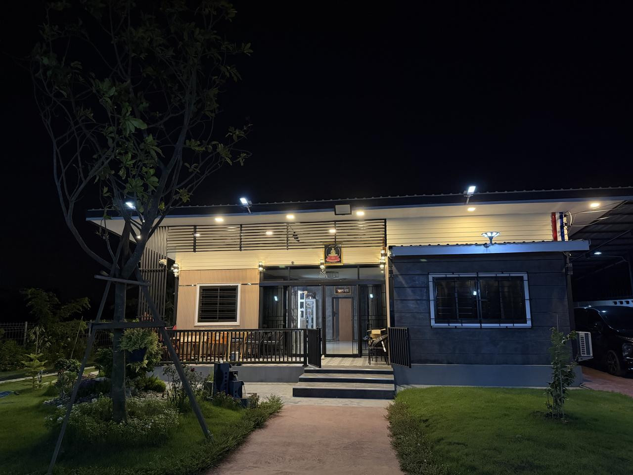 Single-storey detached house for sale Modern loft style, Bang Kaeo Subdistrict, Mueang Chachoengsao District, beautiful house, ready to move in.