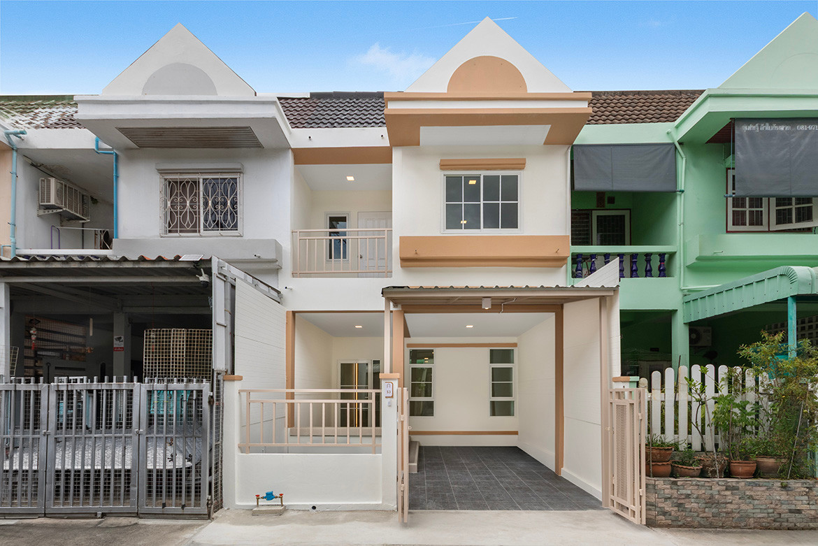 2-story townhouse, newly renovated, Soi Tiwanon 3, Intersection 19, good location near the Purple Line, Ministry of Public Health Station. Opposite to the Ministry of Public Health 2-story townhouse, newly renovated, Soi Tiwanon 3, Intersection 19, good location near the Purple Line, Ministry of Public Health Station. Opposite to the Ministry of Public Health