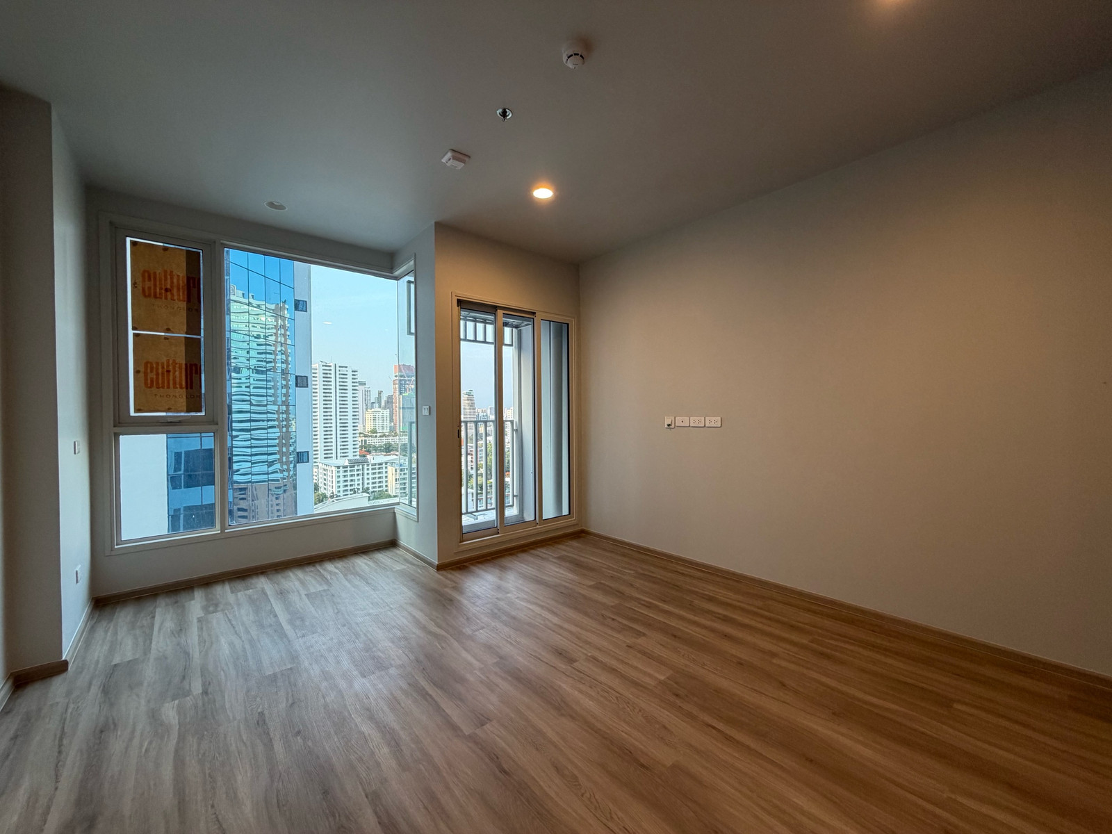 Live a chic life at Culture Thonglor Studio at special prices from the project before the building closes.