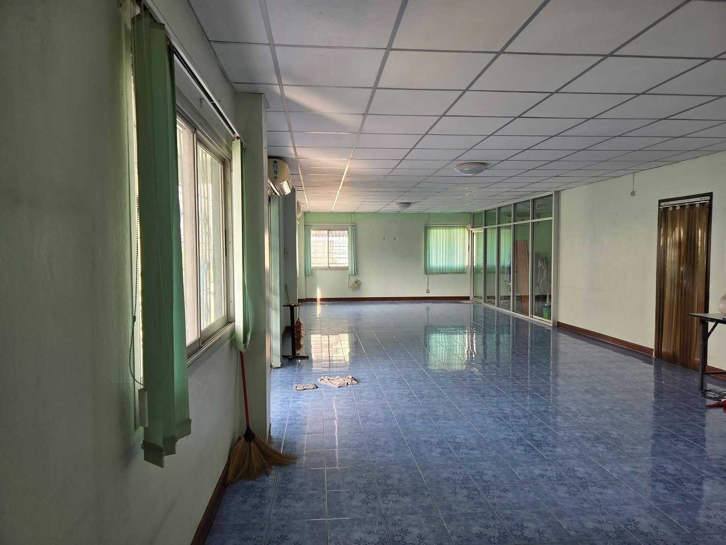 ให้เช่า โรงงานพร้อมสำนักงาน 1,230 ตรม. ผังม่วงลาย แฟคทอรี่แลนด์ 1 พุทธมณฑลสาย 5 สภาพ 100% เทพื้นใหม่ รถ พ่วงเข้าได้ – รูปที่ 4