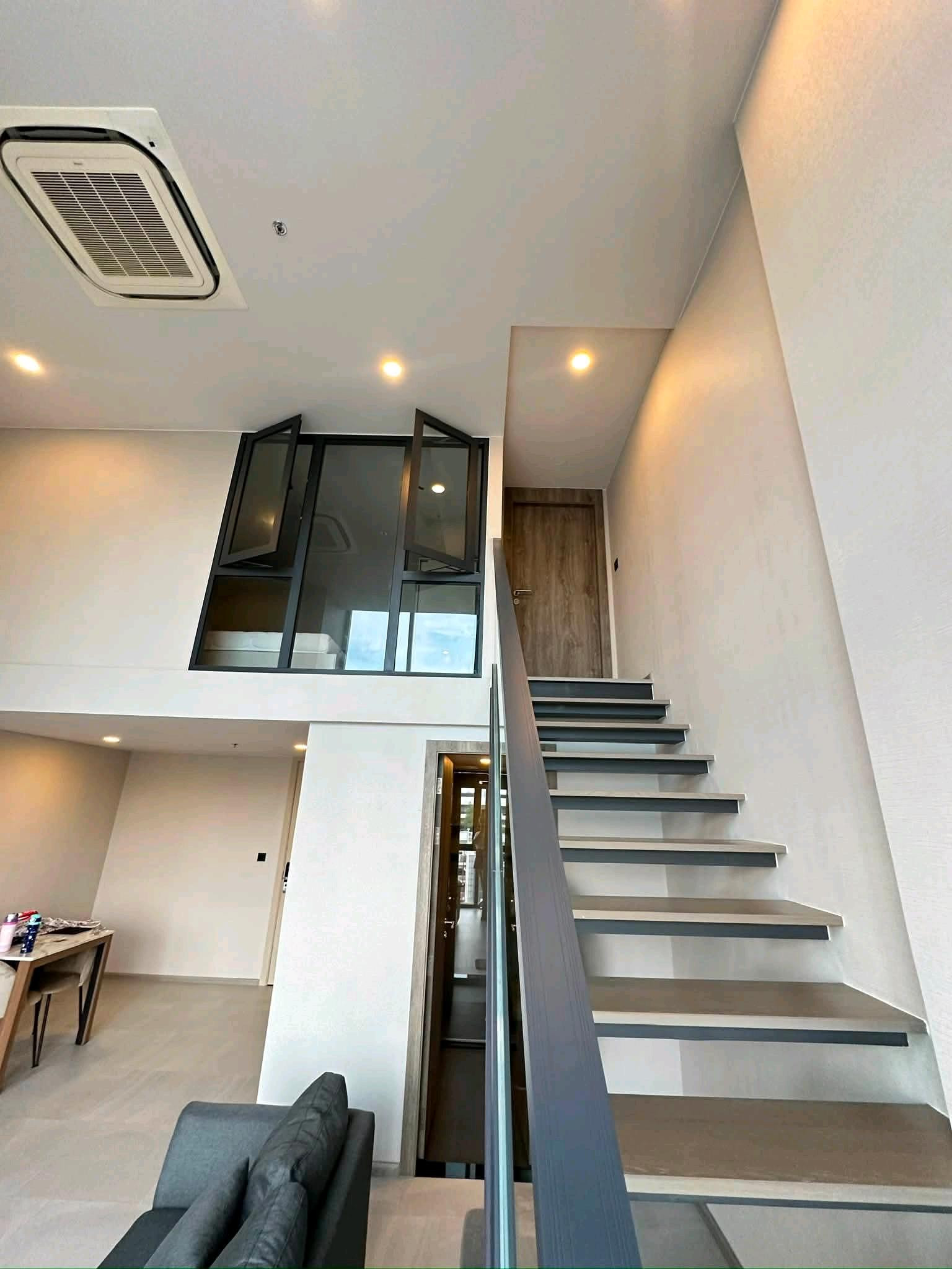 ✨ Duplex เพดานสูง ใจกลางเมือง ติดถนนบรรทัดทอง ใกล้สยาม และจุฬาลงกรณ์มหาวิทยาลัย พร้อมเข้าอยู่! – รูปที่ 3