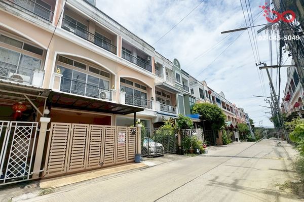 ขายทาวน์โฮม 3 ชั้น 20 ตร.ว. หมู่บ้านเฟรชวิลล่า ซอยนวลจันทร์ 36 - นวมินทร์ 163  รามอินทรา 46