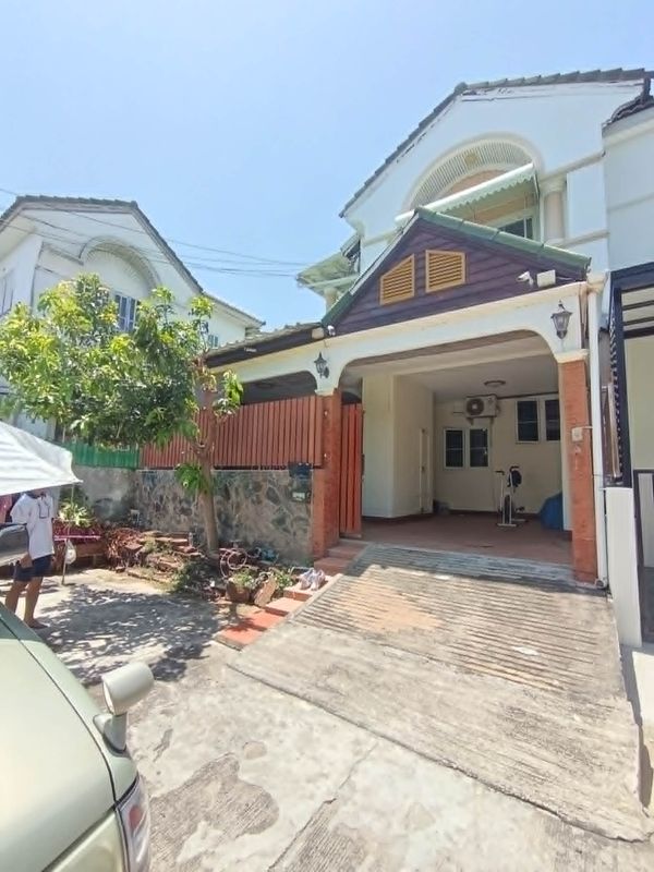CRAZY PRICE!! Unobstructed Front View! 2-Story Corner Unit Townhome with Extra Large Space | Lally Ville Srinakarin-Thepharak (Soi Mangkon - Phraek Sa), Near Kanchanaphisek Expressway 