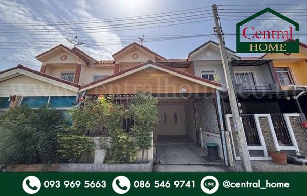 Townhouse Siwarat 10, Muang Nakhon Pathom, next to the main road in front of the house, wont hit anyone.