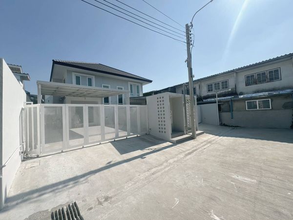 Twin house for rent On Nut 40 | 46 sq m. 3 bedrooms, 3 bathrooms | Smart Home &amp; EV Charger | Parking in the house for 3 cars ฿44,500 #bts Bang Chak, #bts Phra Khanong, #Lotus Sukhumvit 50