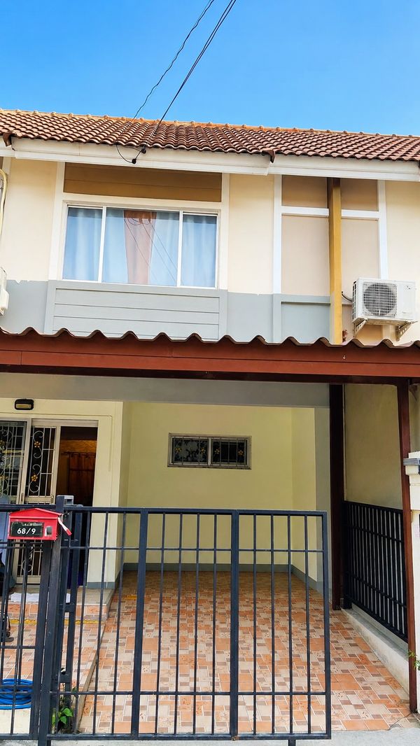 2-story townhouse for sale, Pruksa Village 47/1, Theparak, Samut Prakan, 3 bedrooms, price 1.53 million baht.