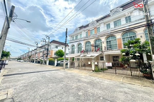 Townhome for sale, 3.5 floors, Plus City Park Ekkamai-Ramintra, Nuanchan 32, near Ekkamai-Ramindra Expressway.