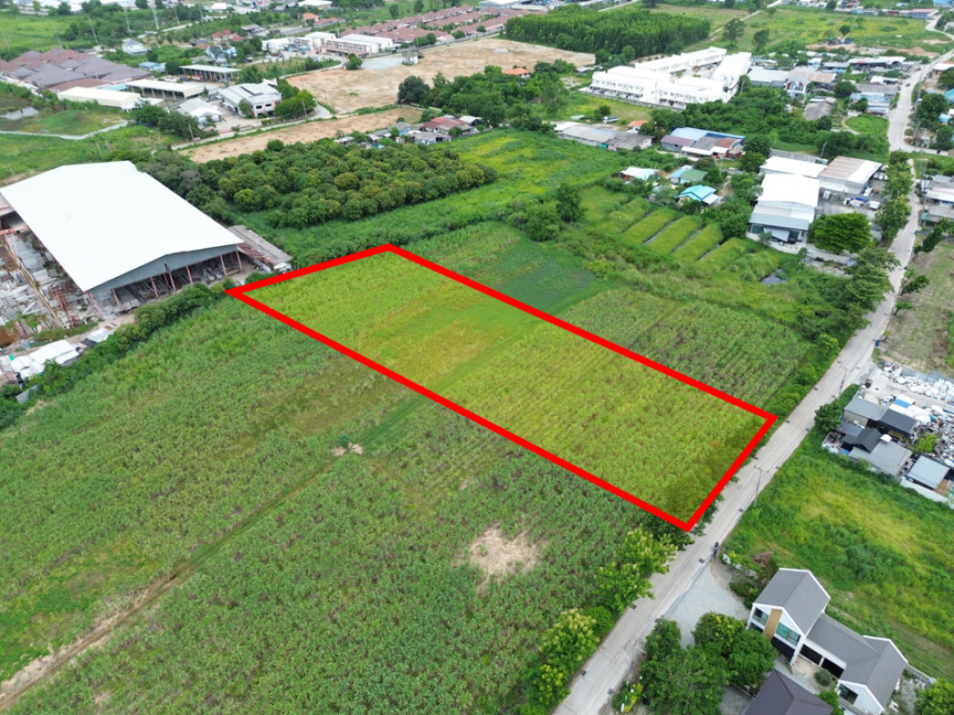 Land for sale, Soi Hainan 3, Mueang Chonburi District, 4 rai. Only 500 meters from Khaolam Road. KK