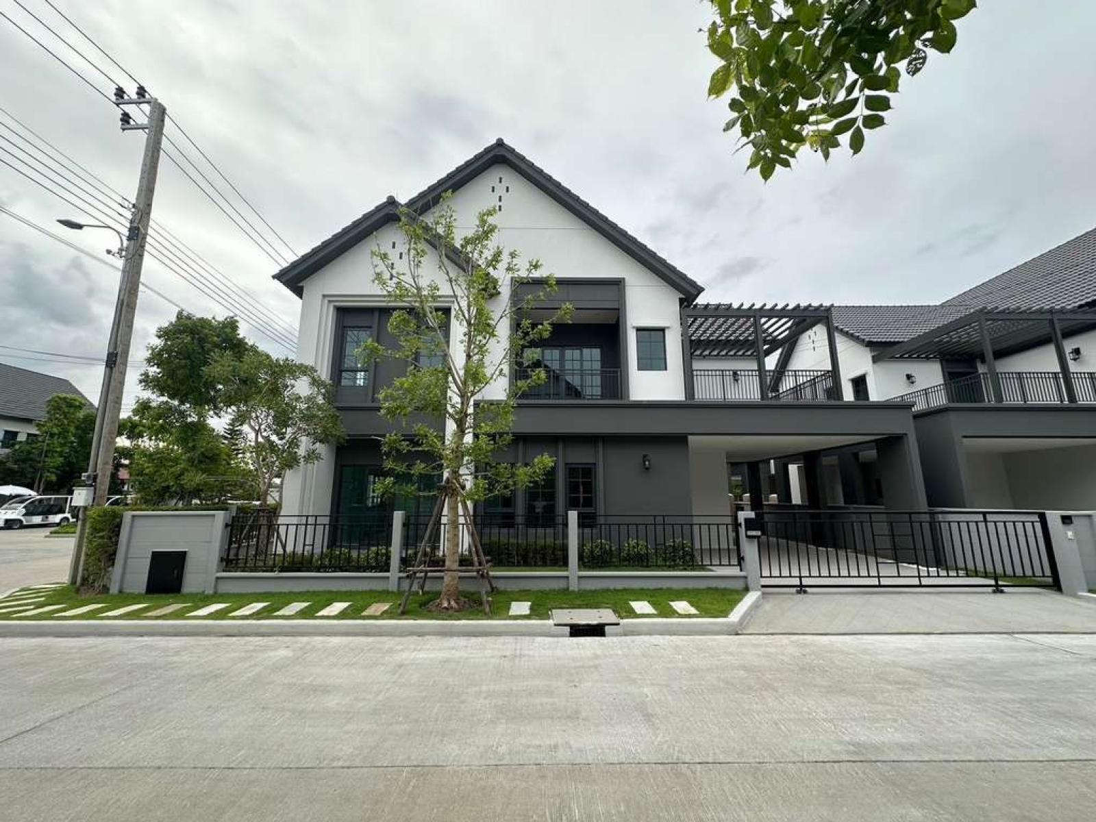 Centro Bangna / 4 Bedrooms (SALE WITH TENANT) DA066 Centro Bangna / 4 Bedrooms (SALE WITH TENANT) DA066