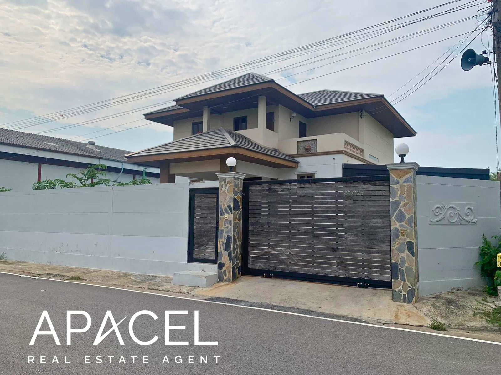 🏡 ขายบ้านเดี่ยวหลังใหญ่ 72.6 ตร.ว. พุทธมณฑลสาย 5 ทำเลดี ที่ดินกว้าง จอดรถได้ถึง 4 คัน! 🏡 ขายบ้านเดี่ยวหลังใหญ่ 72.6 ตร.ว. พุทธมณฑลสาย 5 ทำเลดี ที่ดินกว้าง จอดรถได้ถึง 4 คัน!
