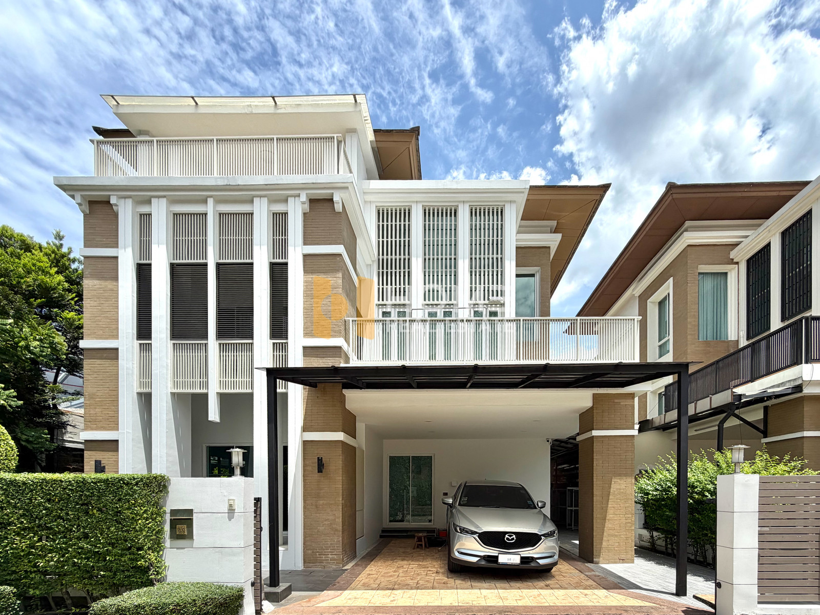 End unit, corner plot, pristine condition, 500m from the skytrain ❤️🔥 Baan Klang Krung The Nice Ratchavipha / 3 Bedrooms (FOR SALE) BNS197 End unit, corner plot, pristine condition, 500m from the skytrain ❤️🔥 Baan Klang Krung The Nice Ratchavipha / 3 Bedrooms (FOR SALE) BNS197