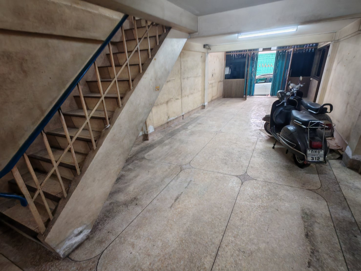 Shophouse for rent in Charoen Nakhon Soi 53, 2 units 5 floors including rooftop. Parking available. Quiet and peaceful, suitable for residence or home office. Shophouse for rent in Charoen Nakhon Soi 53, 2 units 5 floors including rooftop. Parking available. Quiet and peaceful, suitable for residence or home office.