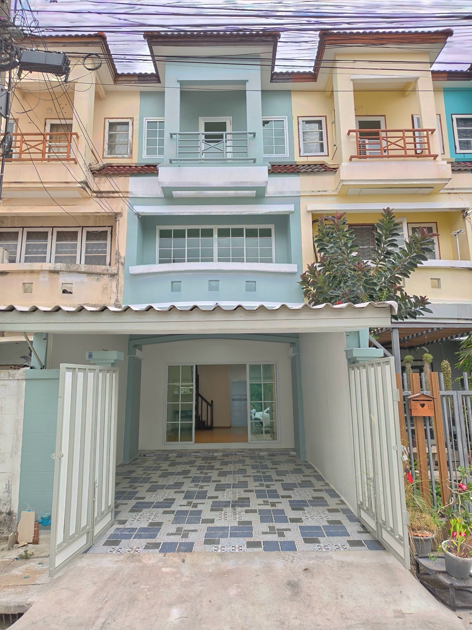 Newly renovated house for sale, ready to move in, 16 sq m, Nisa Phetkasem 69