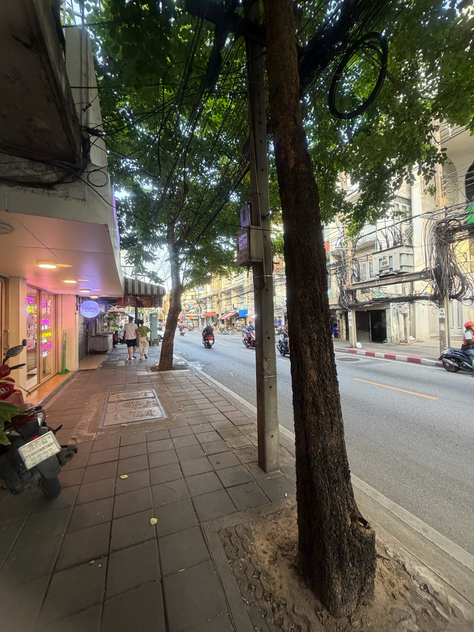 🏢 ให้เช่าอาคารพาณิชย์ 2 คูหา ติดถนนใหญ่ประชาสงเคราะห์ | ทำเลค้าขายเด่น ใกล้ MRT ห้วยขวาง – รูปที่ 2