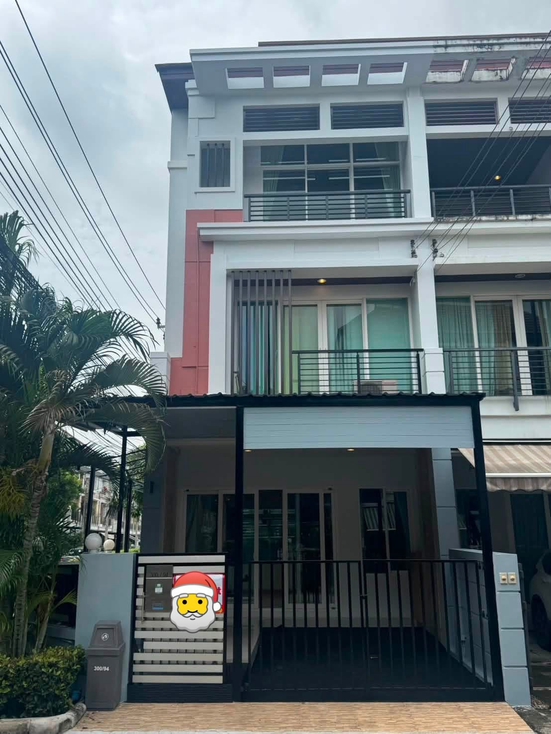 🏡 For rent, 3-story townhome, corner house, Baan Klang Muang. Urbanion Rama 9 - Lat Phrao, 3 bedrooms, 3 bathrooms, corner house, airy, open atmosphere, private 💰 Rent 50,000 baht/month