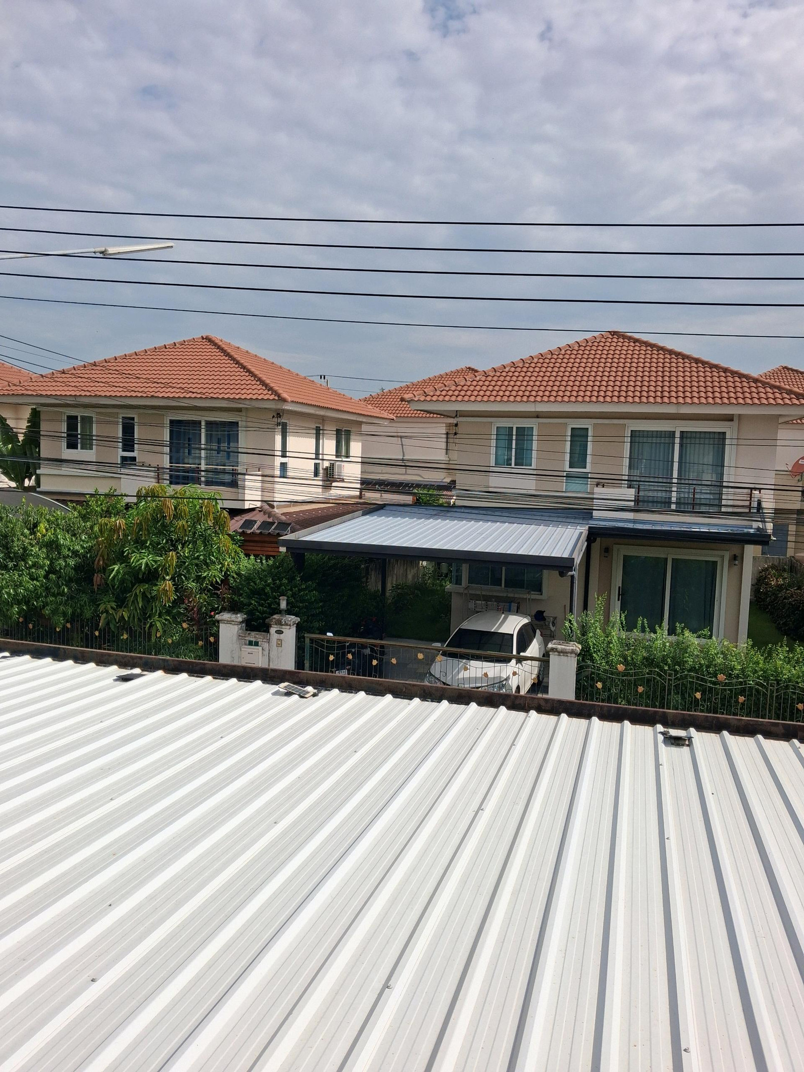 Urgent sale, detached house near Khu Khot BTS, cheap, lots of additions. Urgent sale, detached house near Khu Khot BTS, cheap, lots of additions.