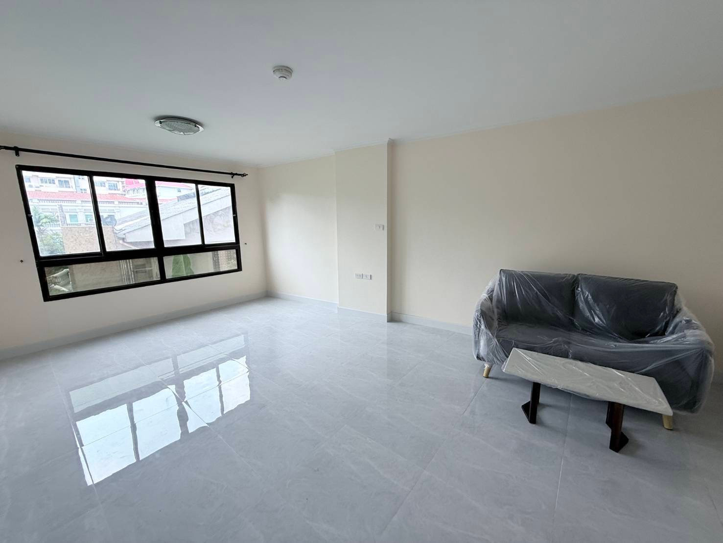 Project: Lumpini Place Narathiwat 24 (Building A, 3rd floor) Size/Type: 34 sq m. | 1 bedroom, 1 bathroom (empty room with 1 sofa)