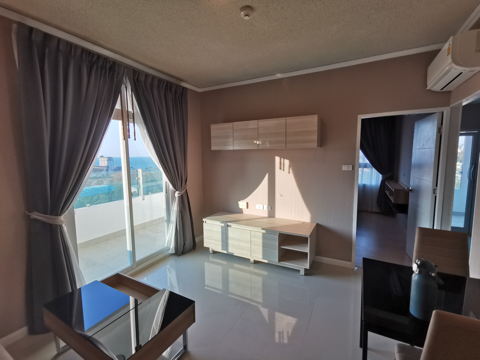 Condo for sale, Sea Hill Sriracha (Building A, Floor 12A), corner room, 45.81 sq m, sea-mountain view. Newly renovated, ready to move in Free transfer of ownership Condo for sale, Sea Hill Sriracha (Building A, Floor 12A), corner room, 45.81 sq m, sea-mountain view. Newly renovated, ready to move in Free transfer of ownership
