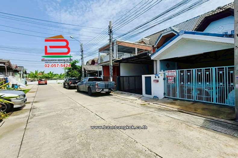 ทาวน์เฮาส์ 2 ชั้น เนื้อที่ 16 ตร.ว. หมู่บ้านมนวดีบางคูรัด (ซอย 10) ใกล้สนง.เทศบาลบางคูรัด ถนนกาญจนาภิเษก ตำบลบางคูรัด อำเภอบางบัวทอง นนทบุรี – รูปที่ 2