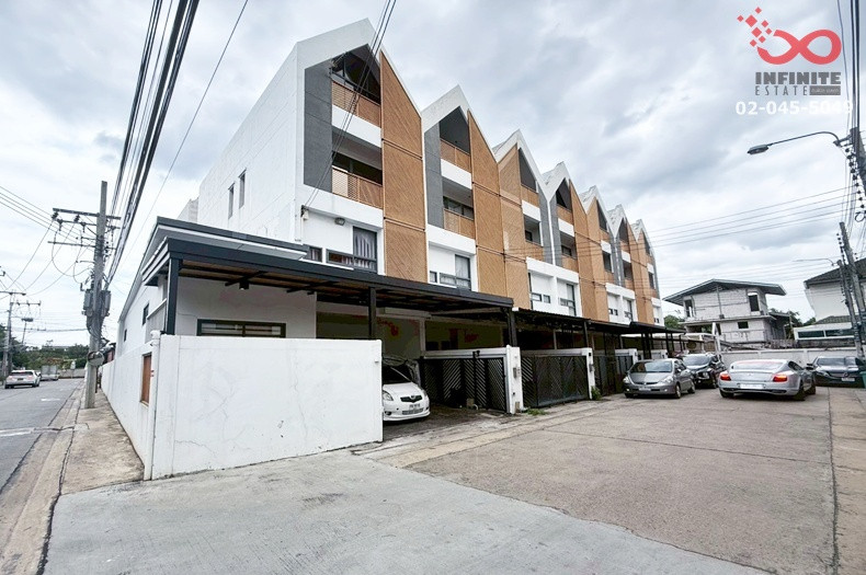 Townhome for sale, 4 floors, 35 sq m, The Loft by I-Zen Nakniwat 48, Intersection 14, near the expressway. Townhome for sale, 4 floors, 35 sq m, The Loft by I-Zen Nakniwat 48, Intersection 14, near the expressway.