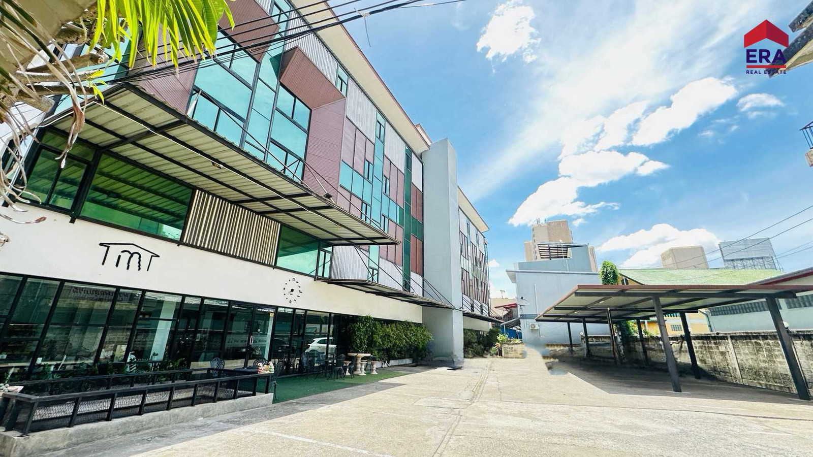 ขายโรงแรม ใจกลางเมืองพิษณุโลก พร้อมดำเนินกิจการต่อรับรายได้ทันที พื้นที่รวม 327.7 ตารางวา พื้นที่ใช้สอยกว่า 1 พันตารางเมตร เสนอขาย 57,000,000 บาท ขายโรงแรม ใจกลางเมืองพิษณุโลก พร้อมดำเนินกิจการต่อรับรายได้ทันที พื้นที่รวม 327.7 ตารางวา พื้นที่ใช้สอยกว่า 1 พันตารางเมตร เสนอขาย 57,000,000 บาท