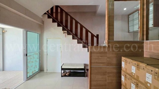 Townhouse, split level, Nawanit Village Pak Kret bypass road, back side, beautiful house, cheapest price. – รูปที่ 2